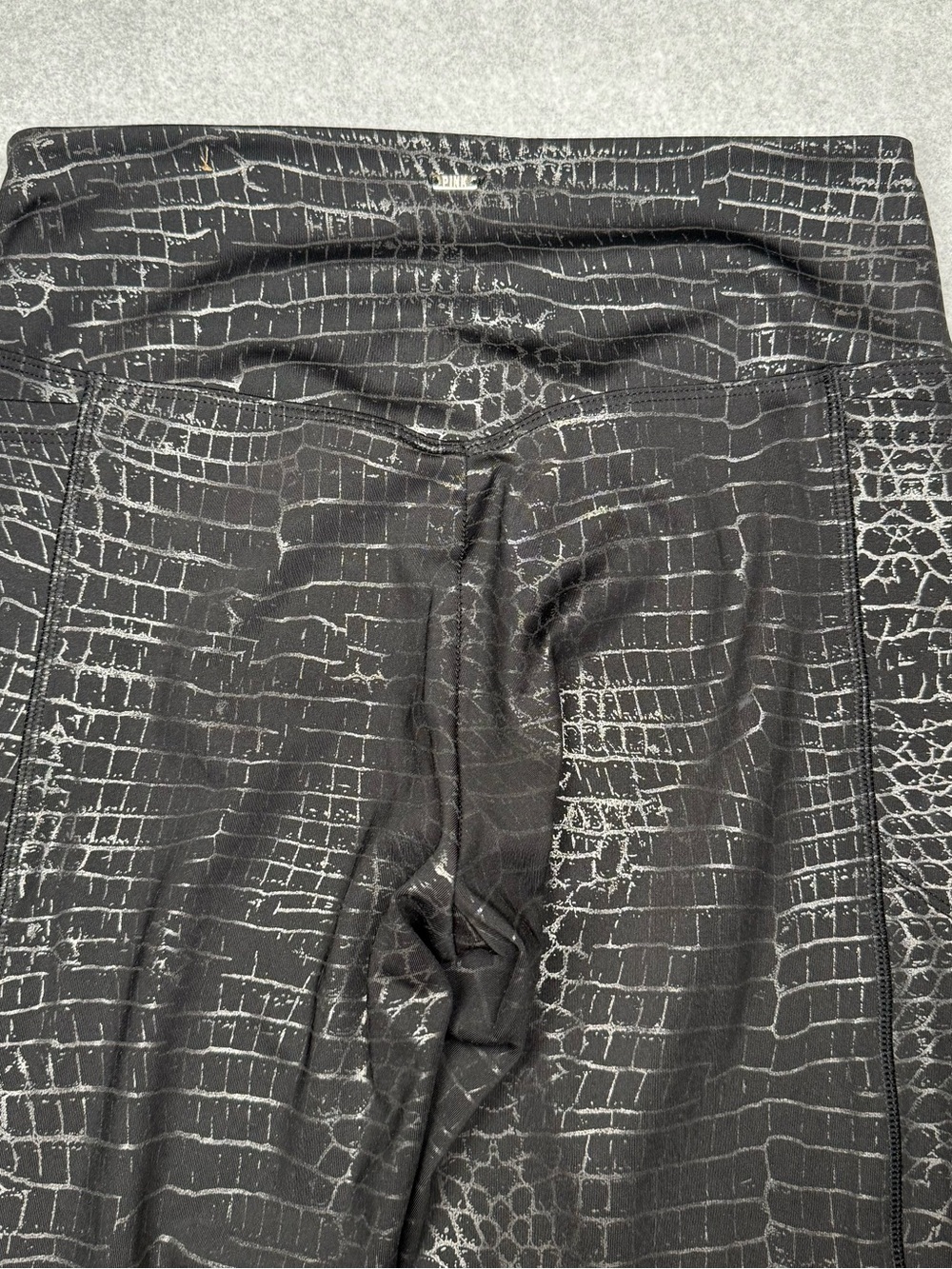 PINK Victoria's Secret Black Croc-Print Leggings - Picture 6 of 8